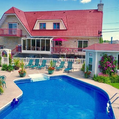Douces Evasions Bed & Breakfast Saint-Anselme Exterior photo