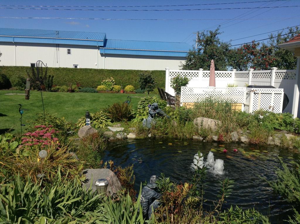 Douces Evasions Bed & Breakfast Saint-Anselme Exterior photo