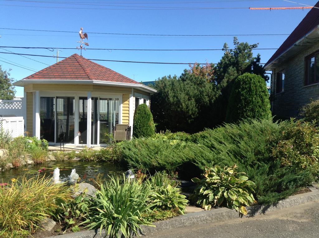 Douces Evasions Bed & Breakfast Saint-Anselme Exterior photo