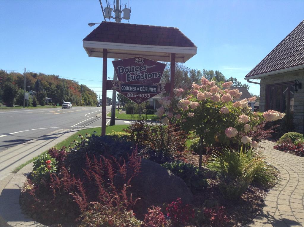 Douces Evasions Bed & Breakfast Saint-Anselme Exterior photo